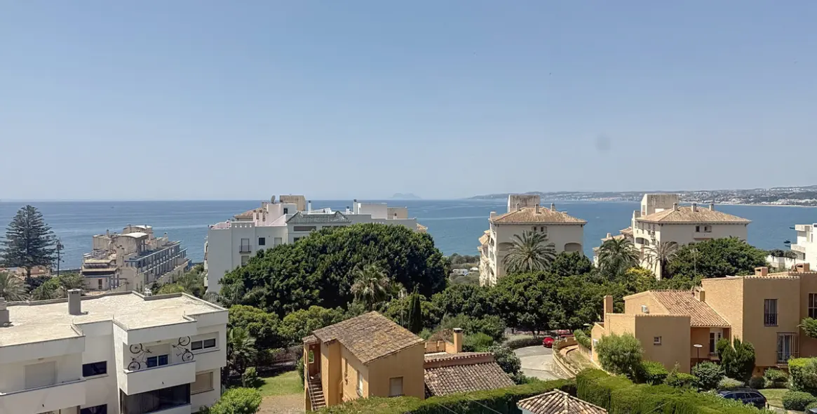Продажа апартаментов на среднем этаже в Estepona 8
