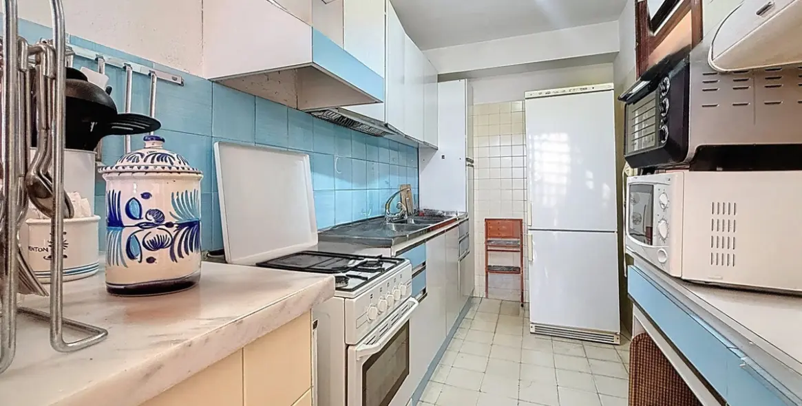 Продажа апартаментов на среднем этаже в Estepona 12