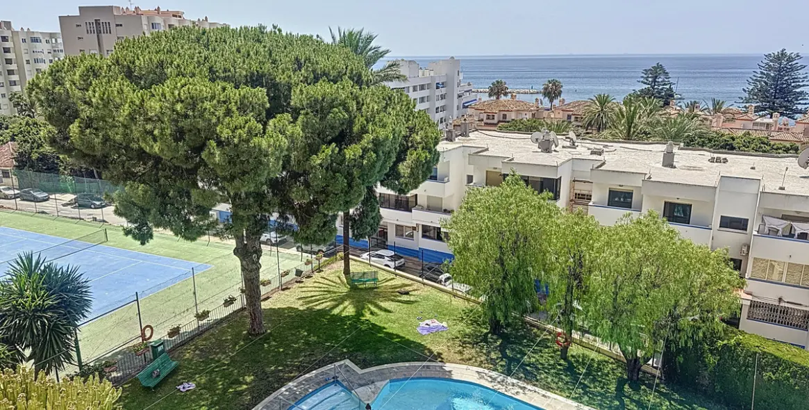 Продажа апартаментов на среднем этаже в Estepona 22
