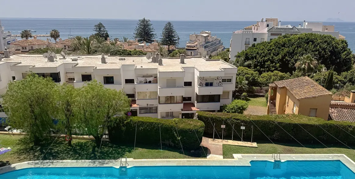 Продажа апартаментов на среднем этаже в Estepona 23
