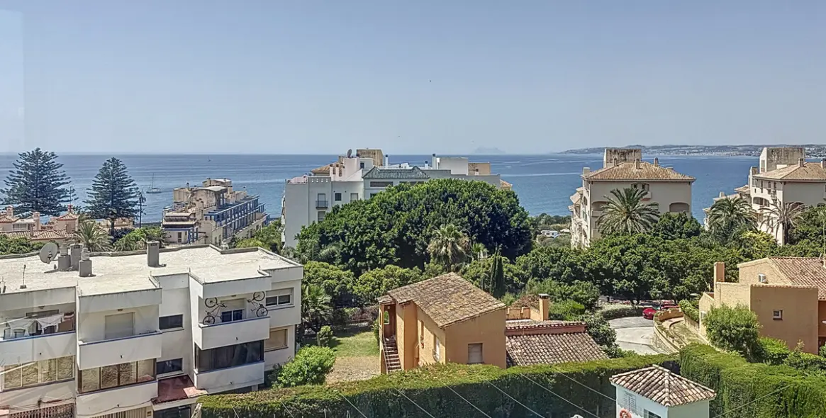 Продажа апартаментов на среднем этаже в Estepona 24