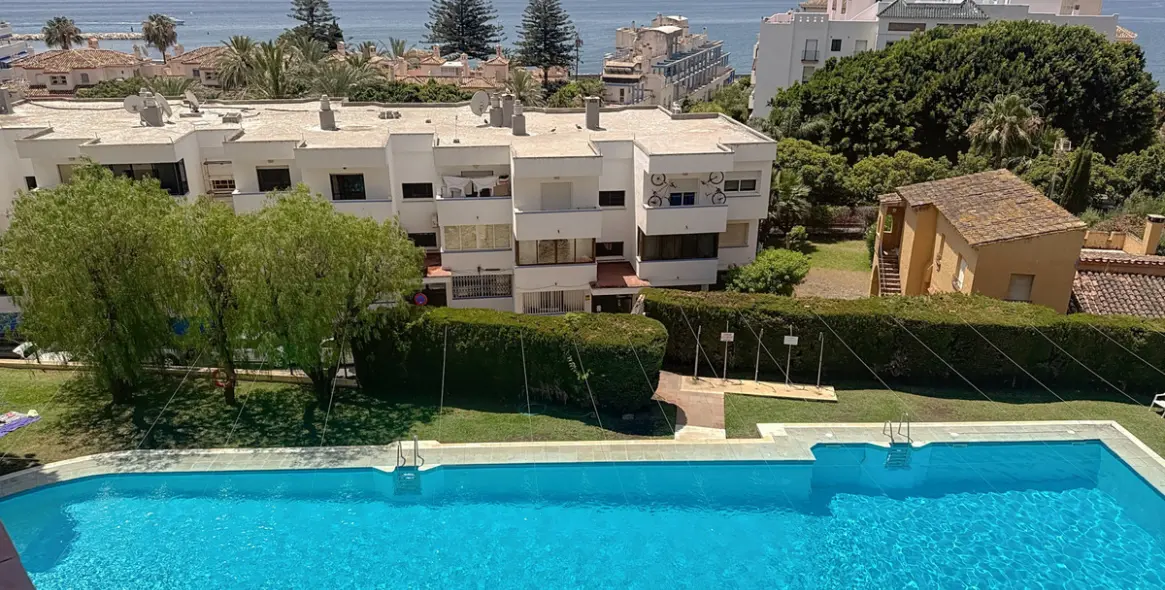 Продажа апартаментов на среднем этаже в Estepona 25