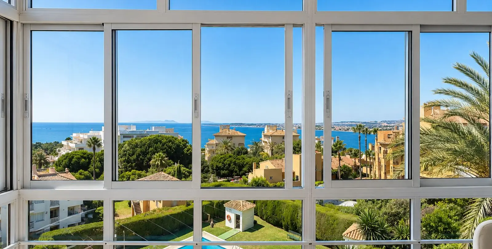 Продажа апартаментов на среднем этаже в Estepona 1