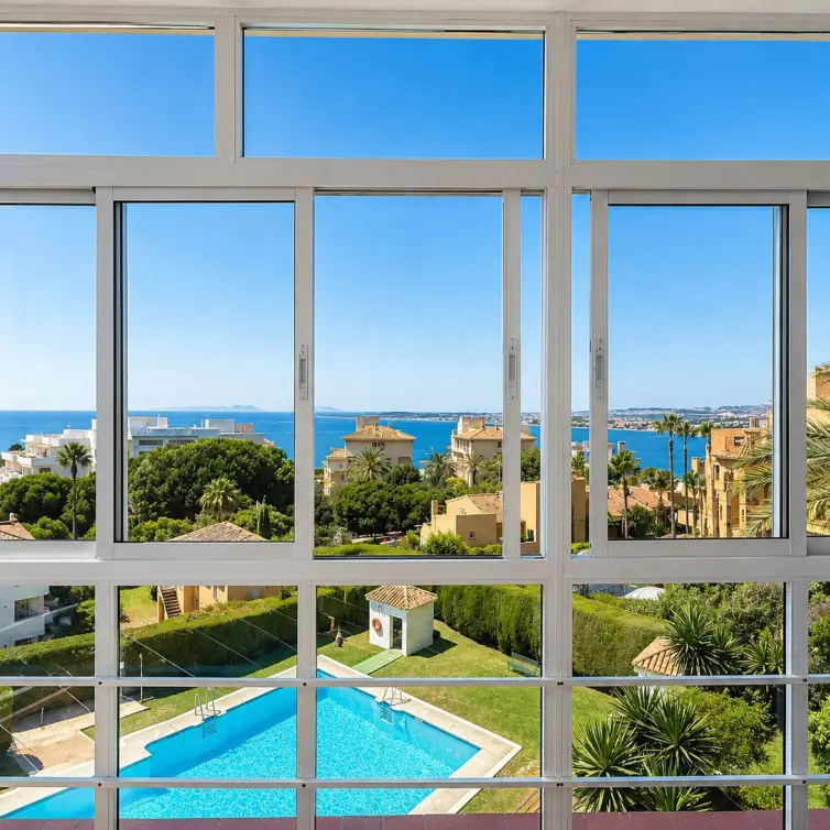 Sale of middle floor apartment in Estepona