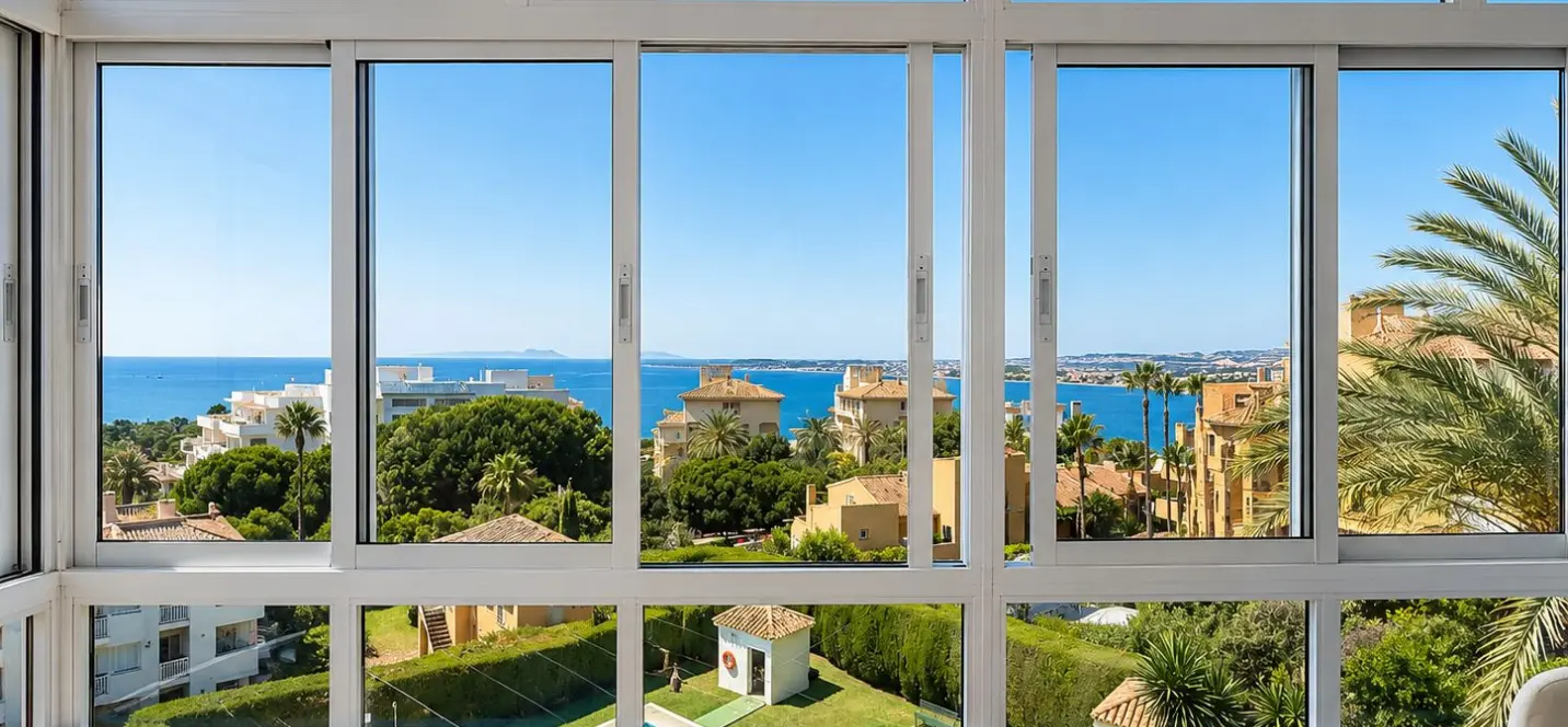 Sale of middle floor apartment in Estepona 0