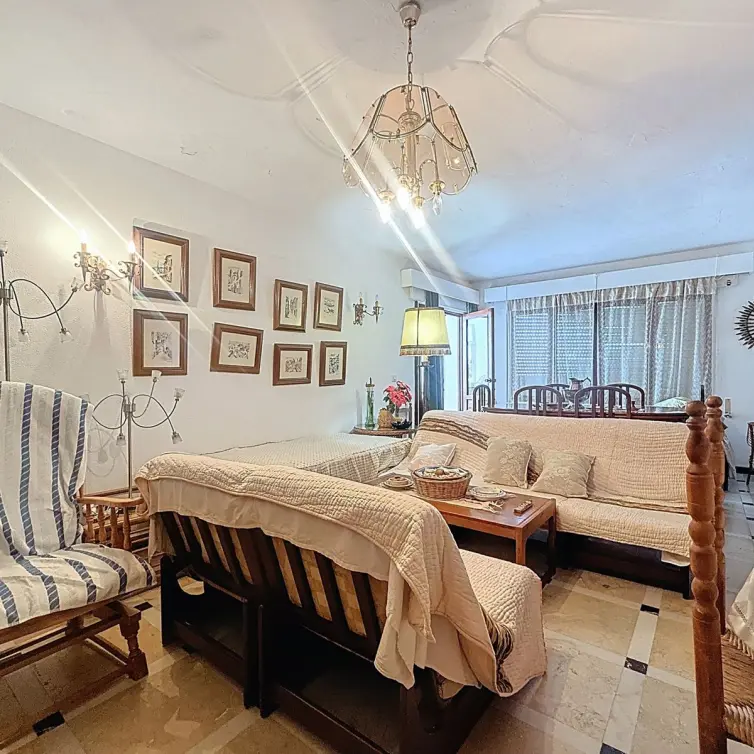 Sale of middle floor apartment in Estepona