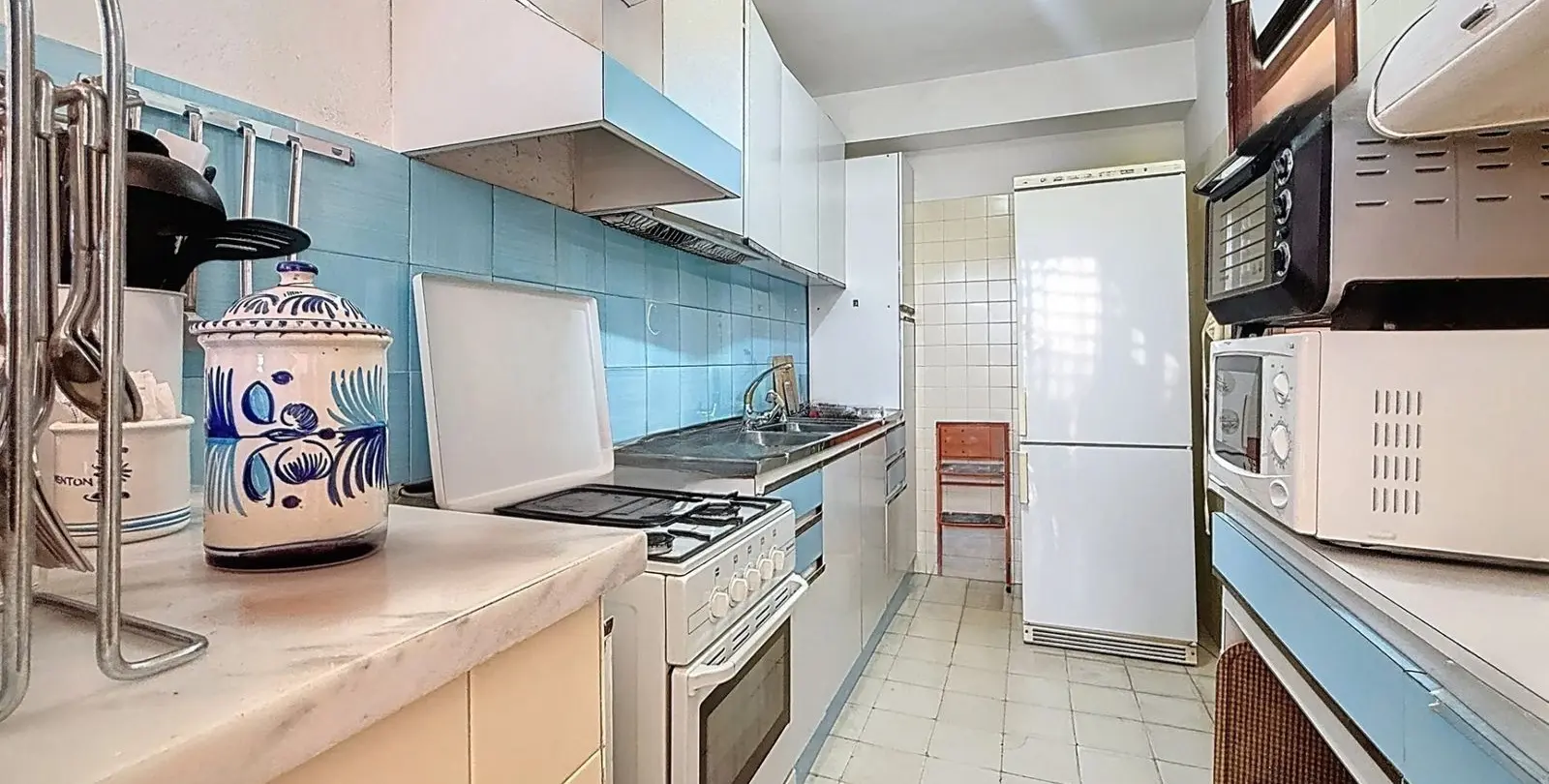 Продажа апартаментов на среднем этаже в Estepona 12