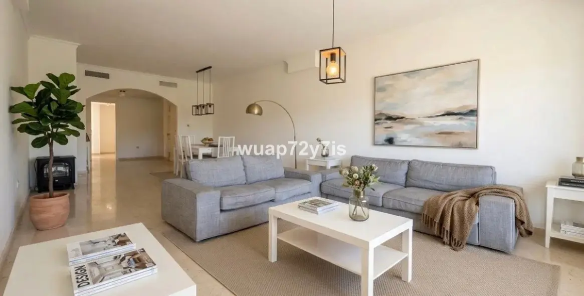 Sale of middle floor apartment in Elviria 2