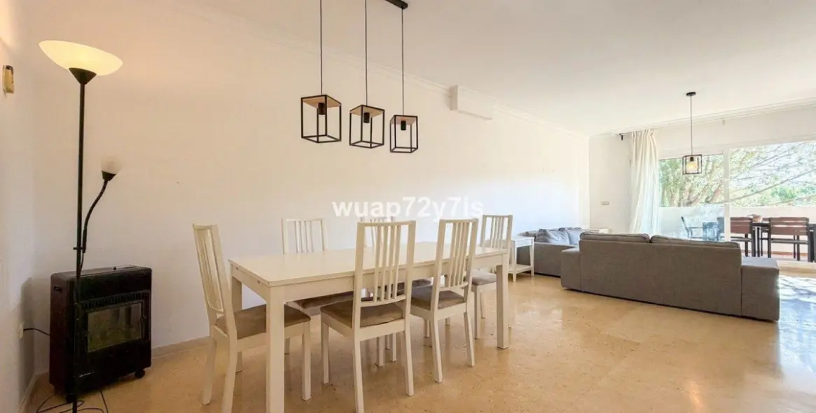 Sale of middle floor apartment in Elviria 4