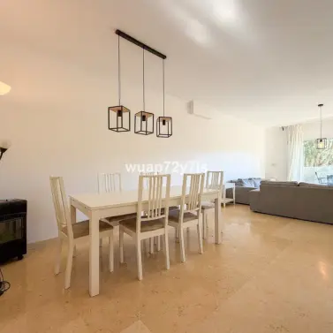 Sale of middle floor apartment in Elviria