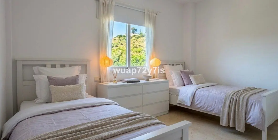 Sale of middle floor apartment in Elviria 15