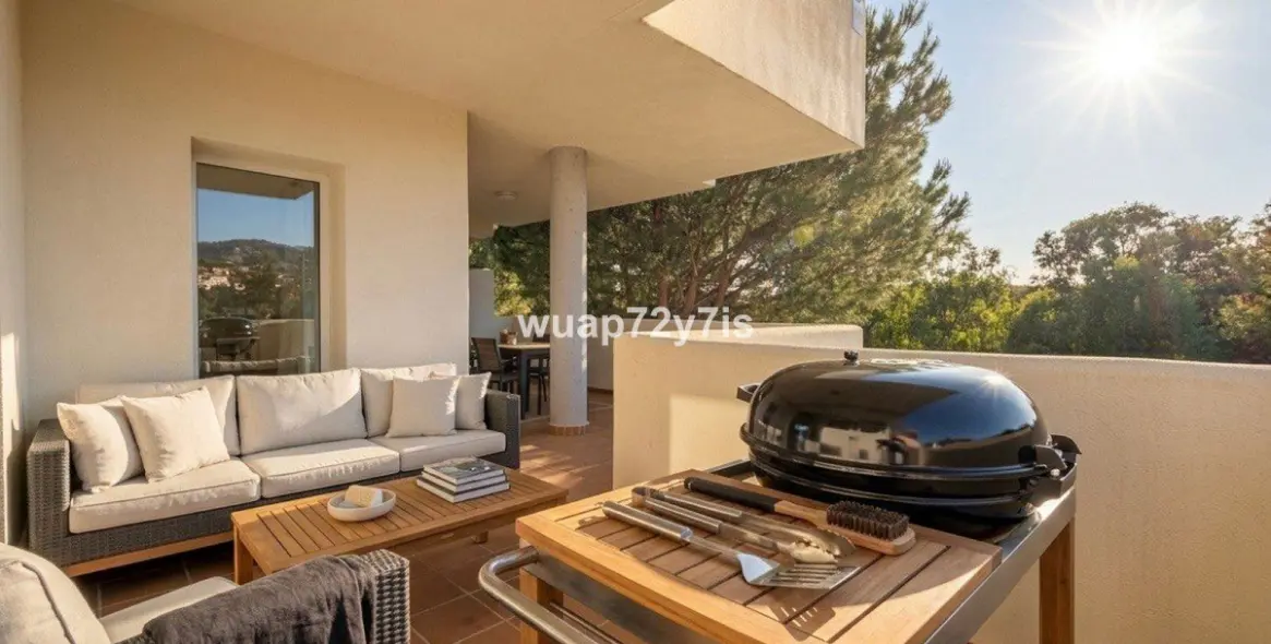 Sale of middle floor apartment in Elviria 23