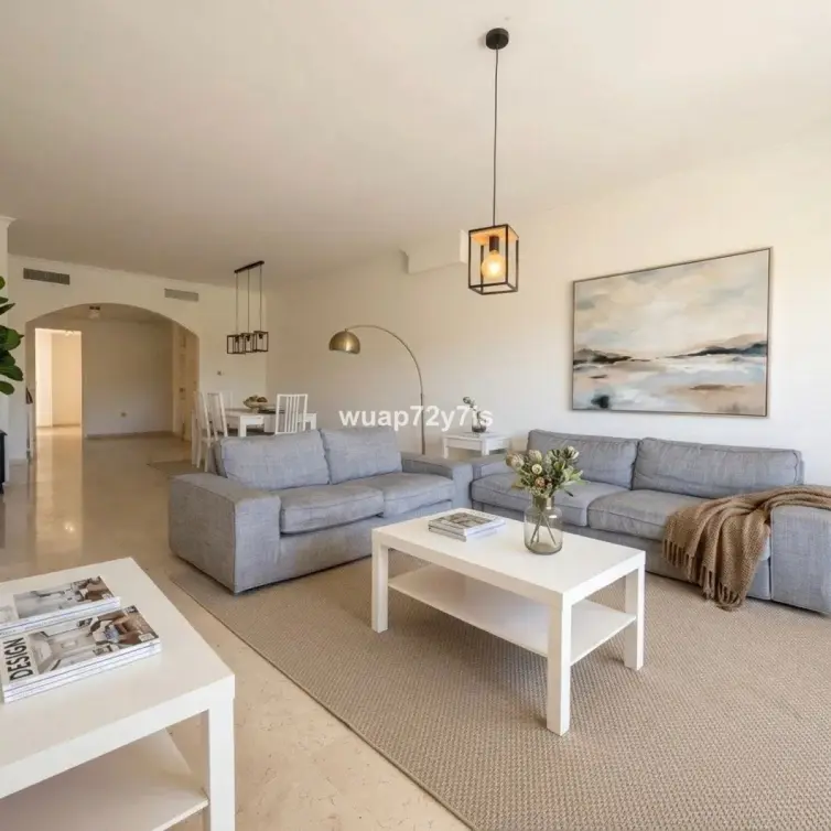 Продажа апартаментов на среднем этаже в Elviria