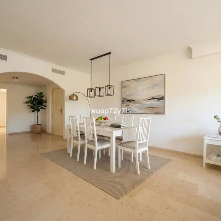 Продажа апартаментов на среднем этаже в Elviria