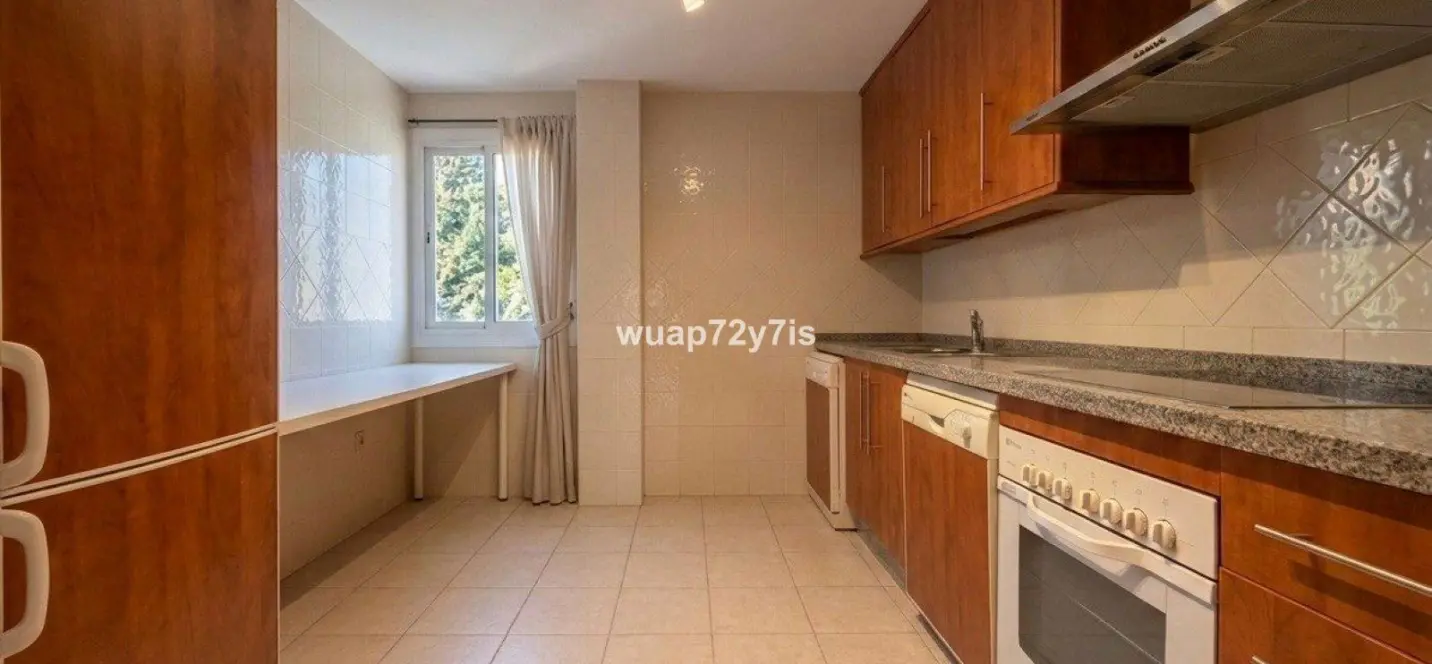 Продажа апартаментов на среднем этаже в Elviria 4