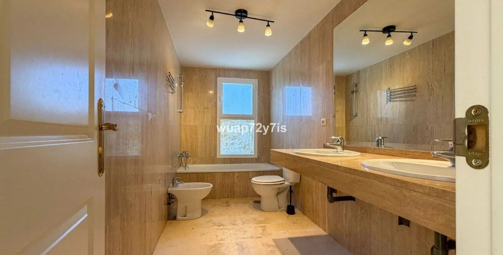 Продажа апартаментов на среднем этаже в Elviria 14