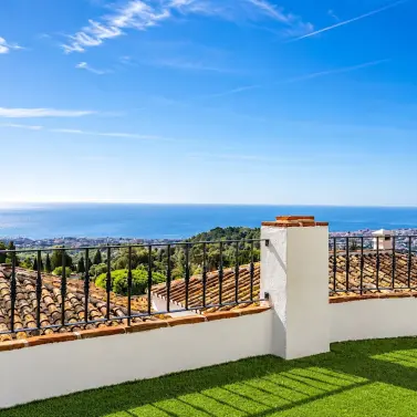 Продажа двухуровневых апартаментов в Mijas