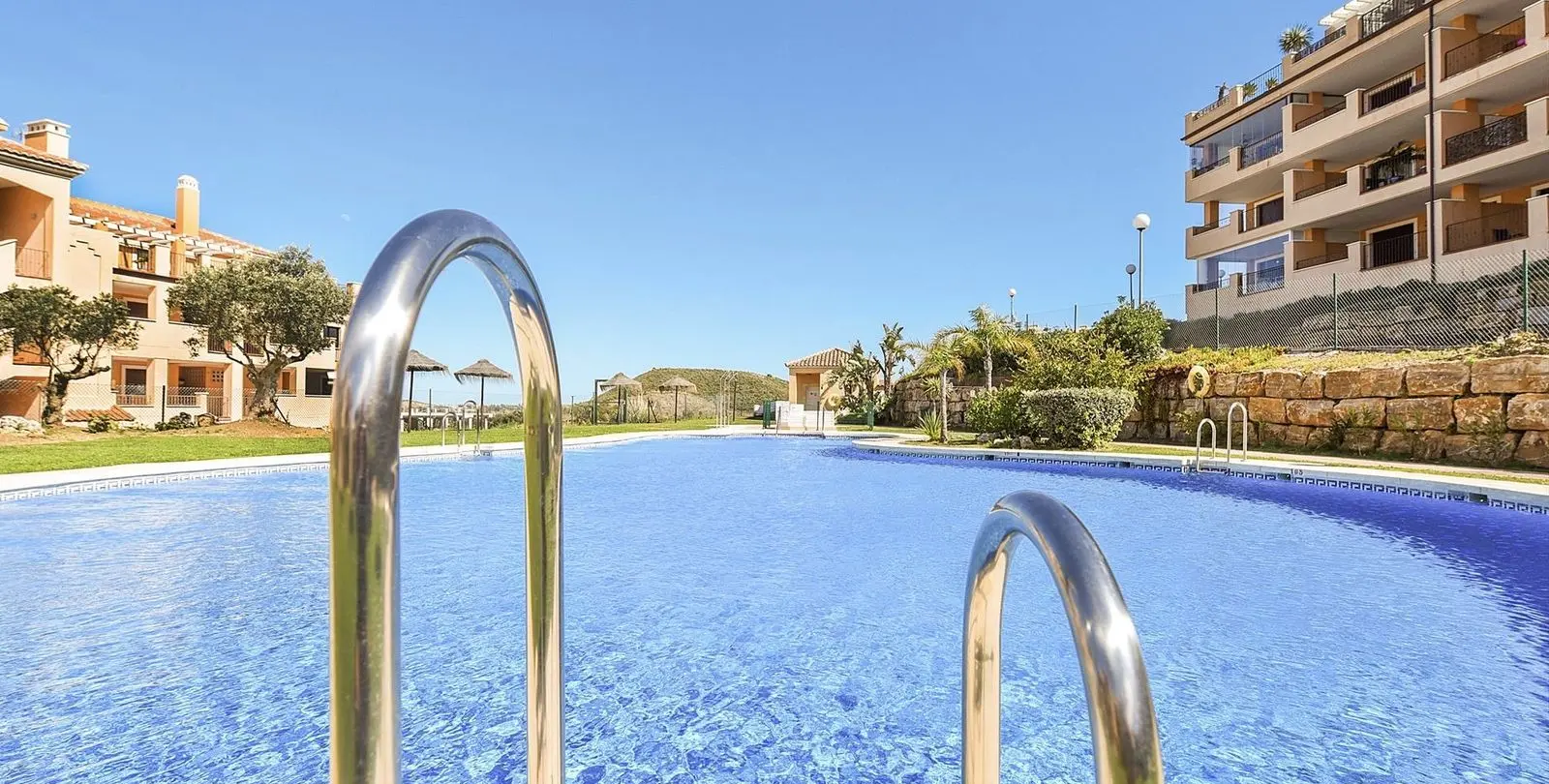 Sale of middle floor apartment in La Cala de Mijas 6