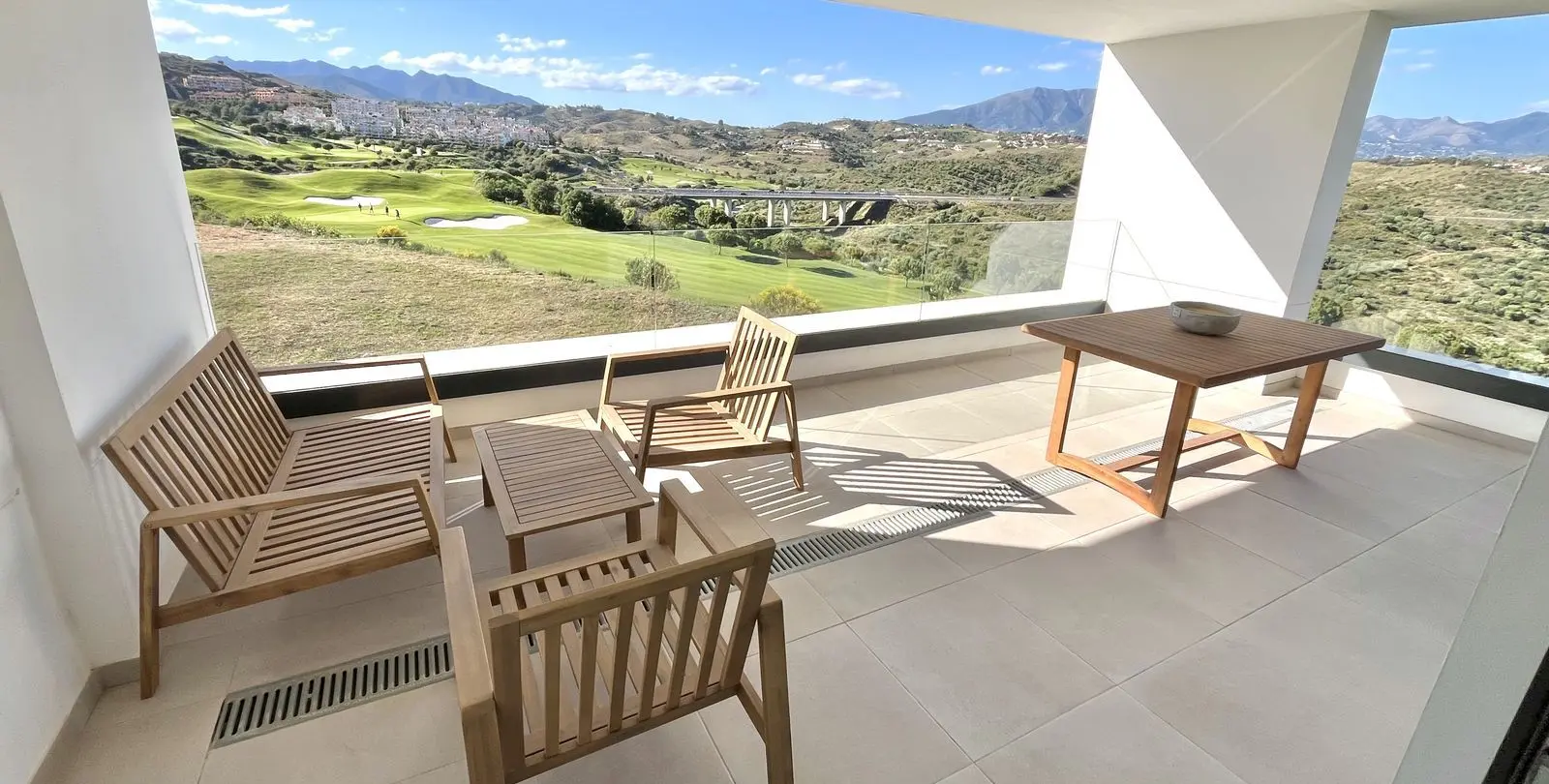 Sale of middle floor apartment in La Cala de Mijas 18