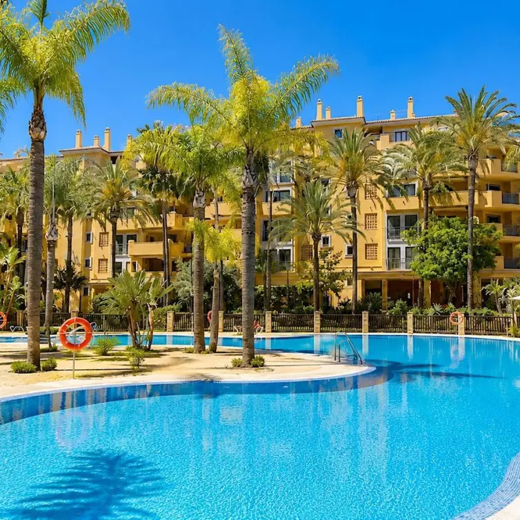 Продажа апартаментов на первом этаже в San Pedro de Alcántara