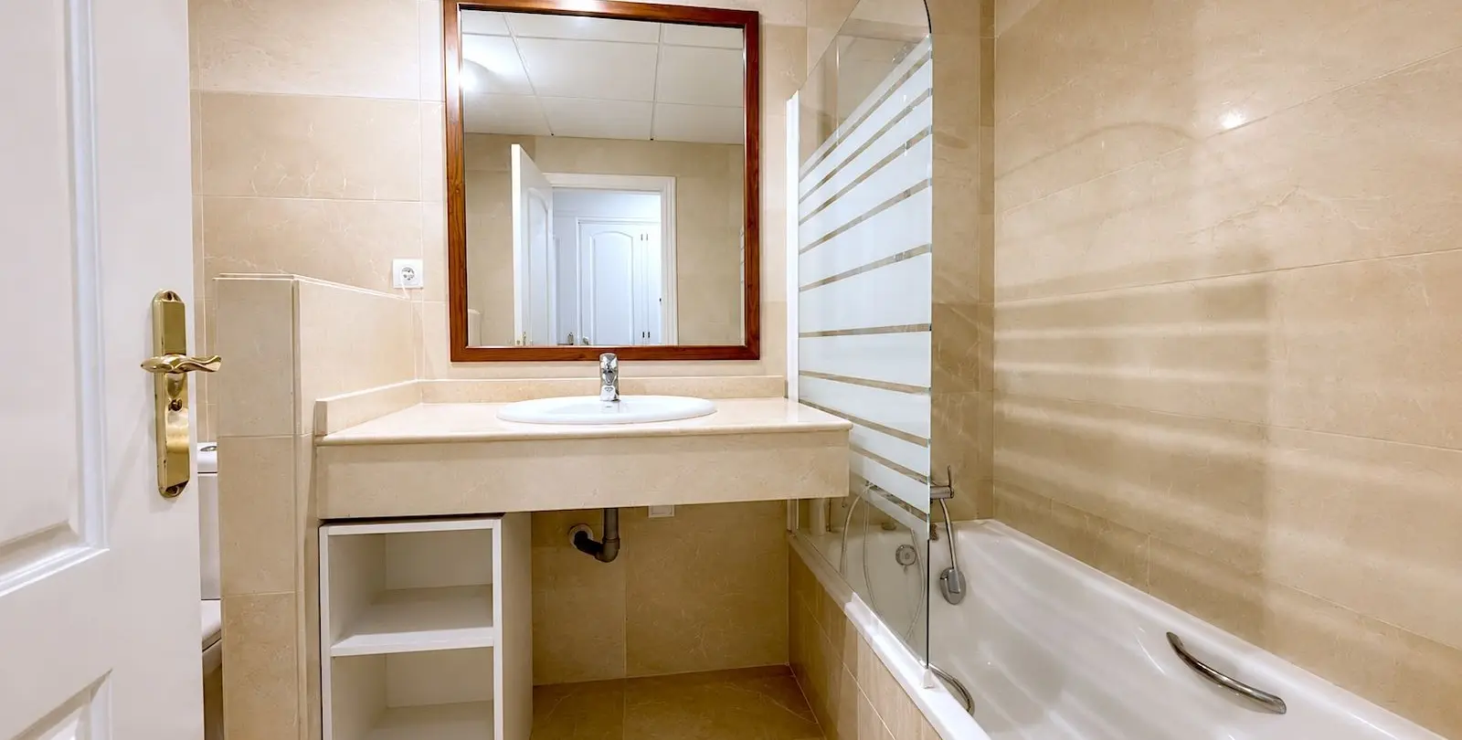 Sale of ground floor apartment in San Pedro de Alcántara 5
