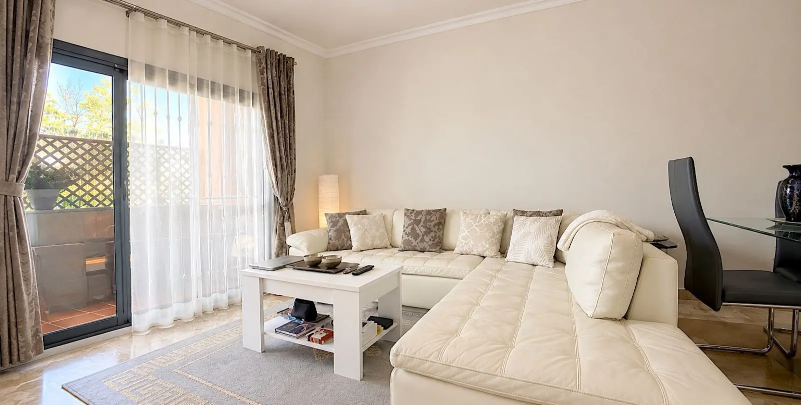 Sale of ground floor apartment in San Pedro de Alcántara 9