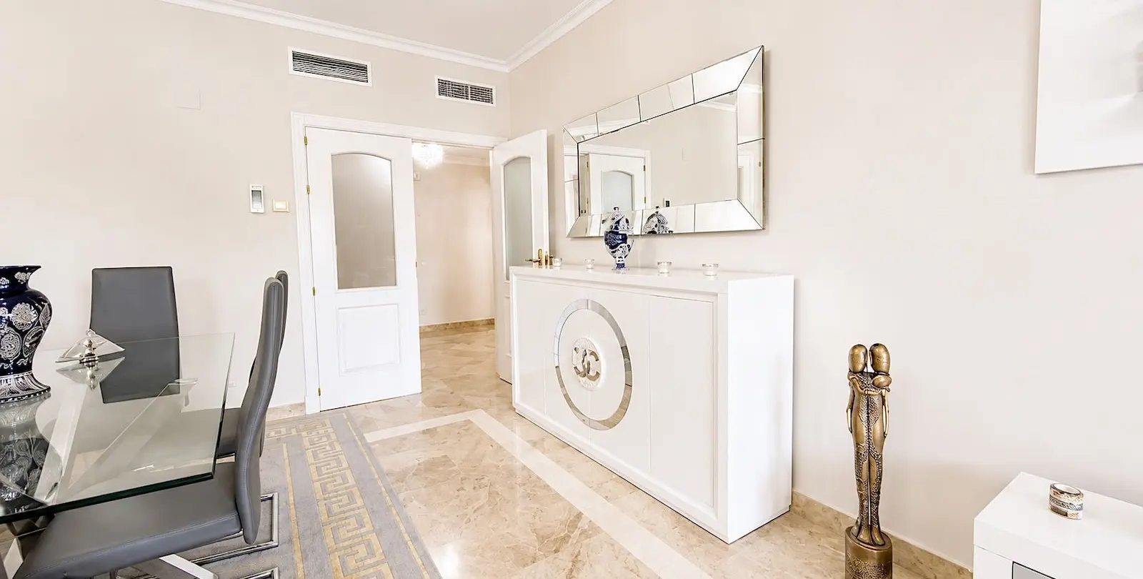 Sale of ground floor apartment in San Pedro de Alcántara 11