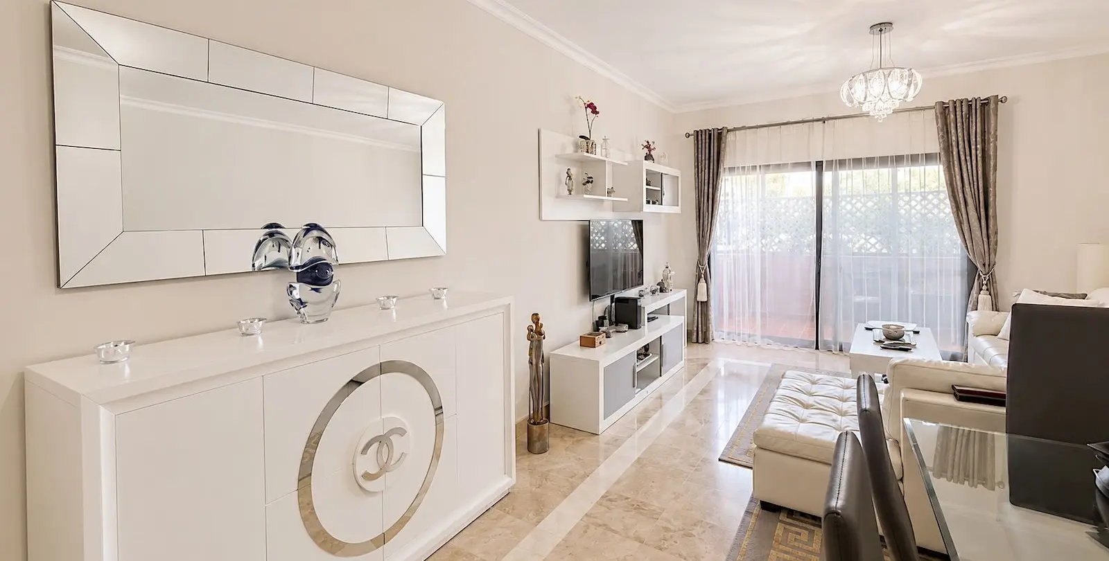 Sale of ground floor apartment in San Pedro de Alcántara 14