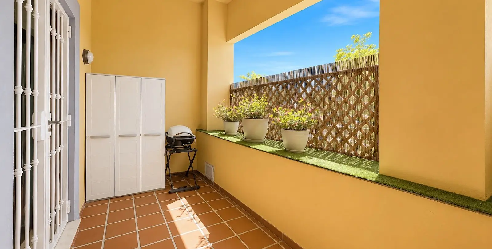 Sale of ground floor apartment in San Pedro de Alcántara 18