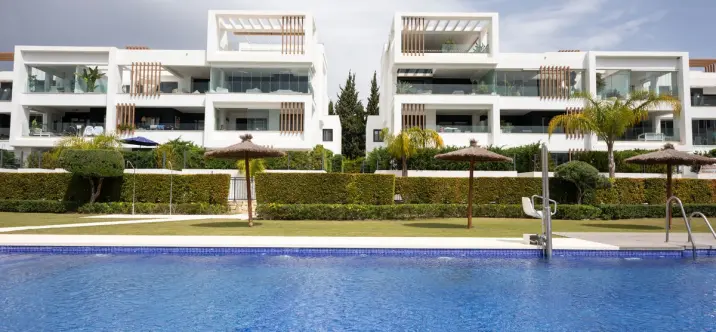 Sale of middle floor apartment in Estepona 0