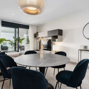 Sale of middle floor apartment in Estepona
