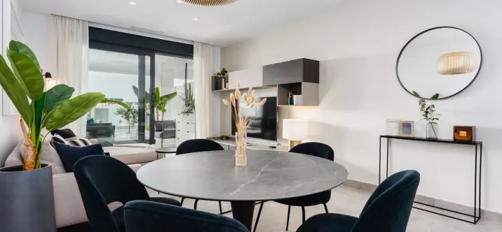 Sale of middle floor apartment in Estepona 3
