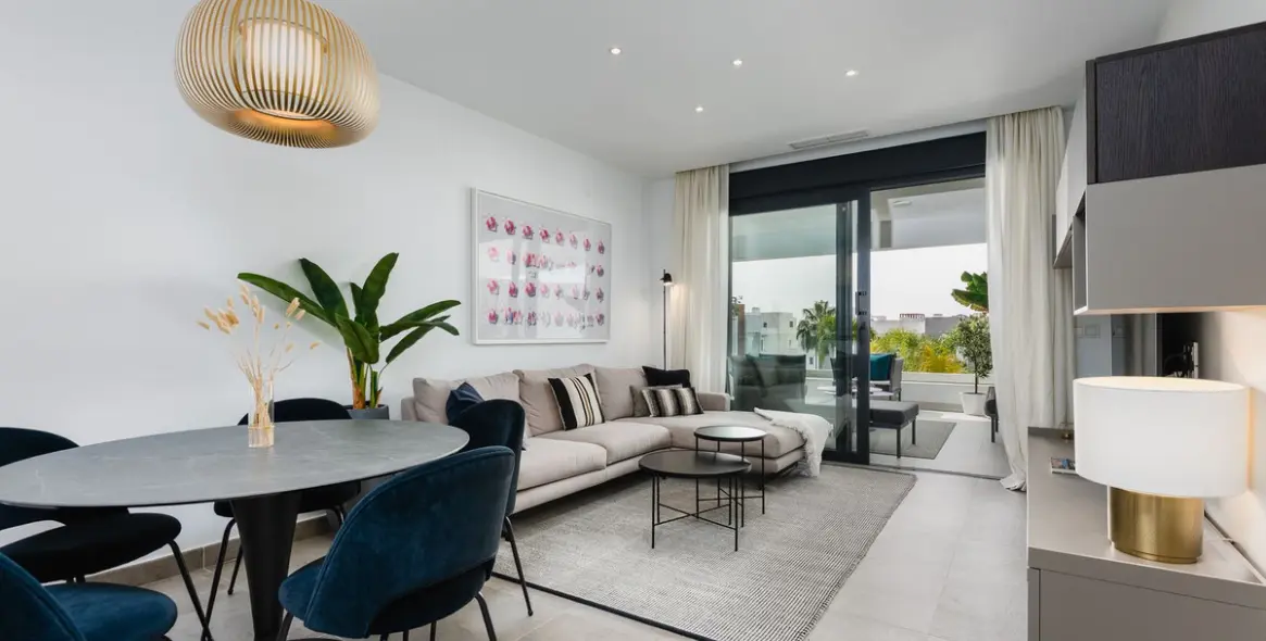 Sale of middle floor apartment in Estepona 5