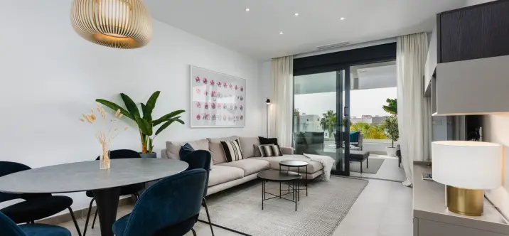 Sale of middle floor apartment in Estepona 4