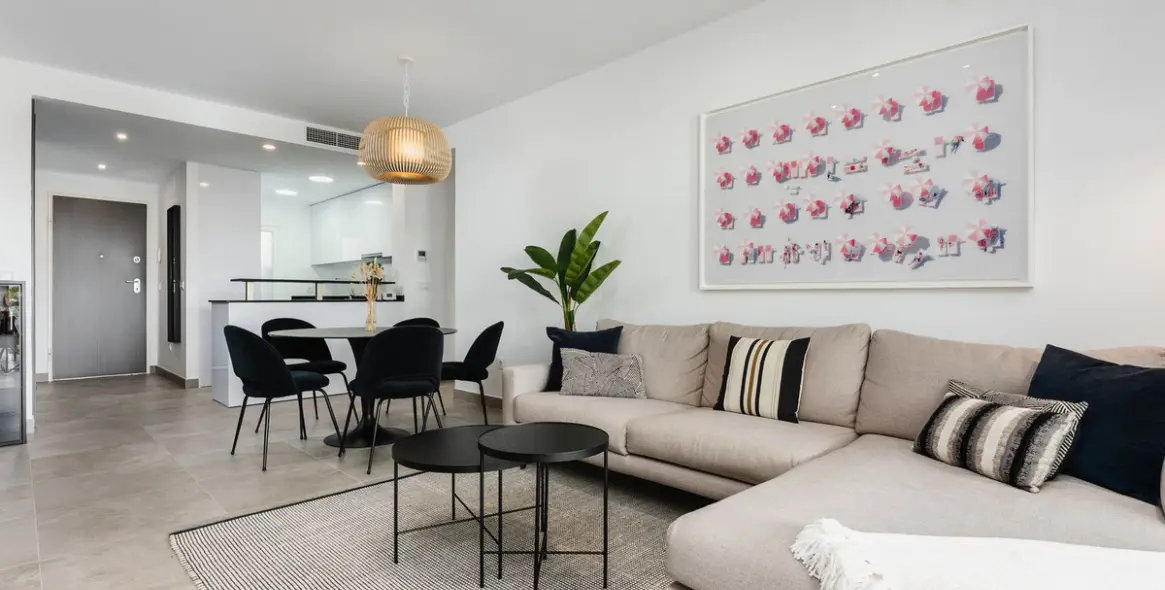 Sale of middle floor apartment in Estepona 10