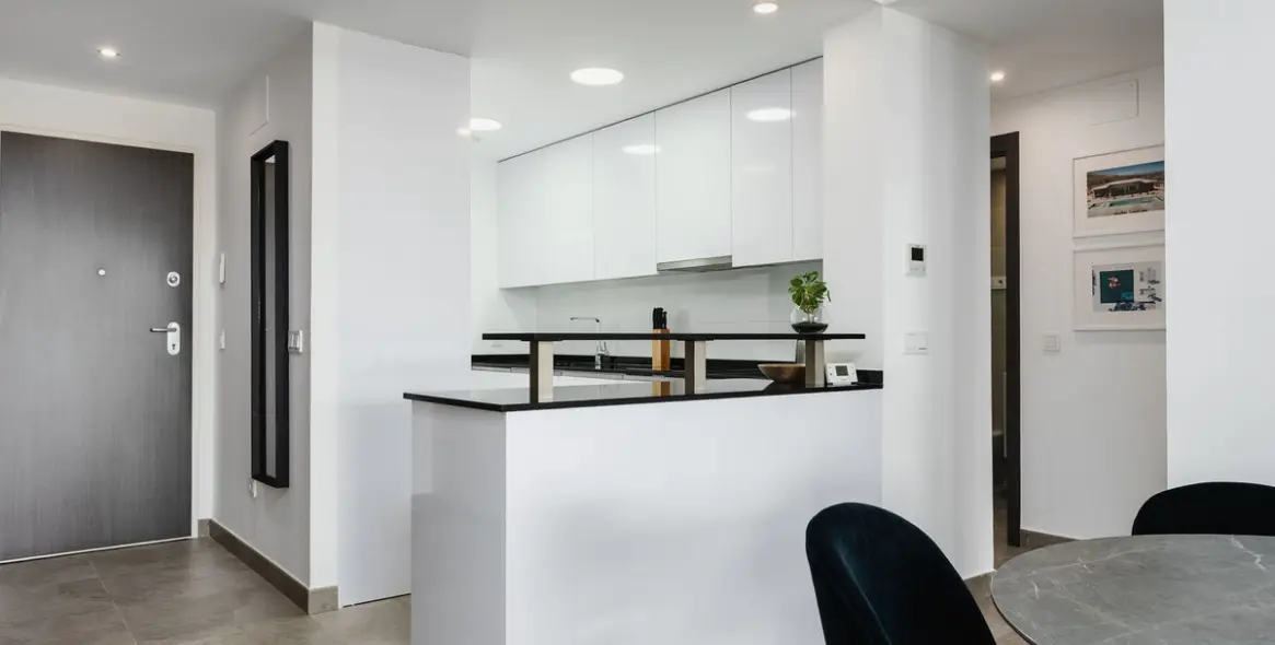 Sale of middle floor apartment in Estepona 13