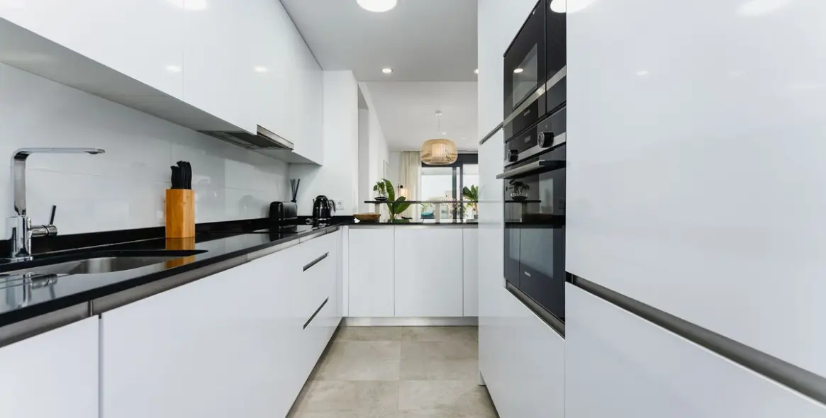Sale of middle floor apartment in Estepona 14