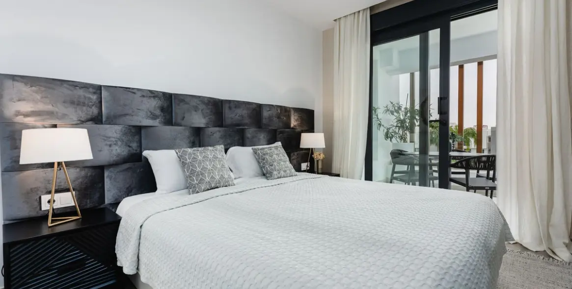 Sale of middle floor apartment in Estepona 15