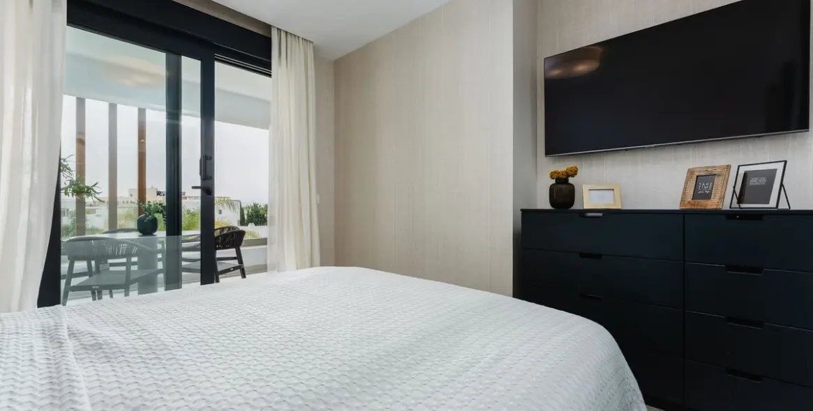 Sale of middle floor apartment in Estepona 17