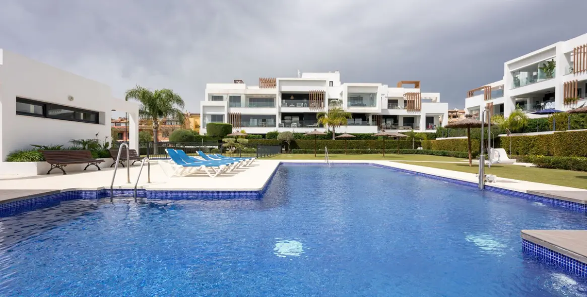 Sale of middle floor apartment in Estepona 29