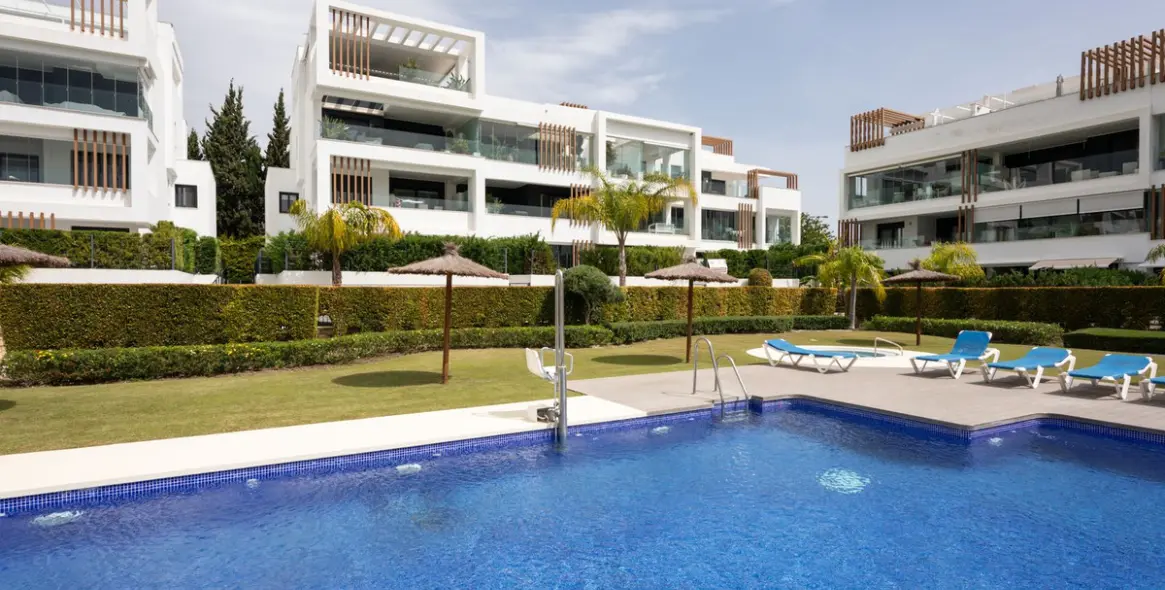 Sale of middle floor apartment in Estepona 30