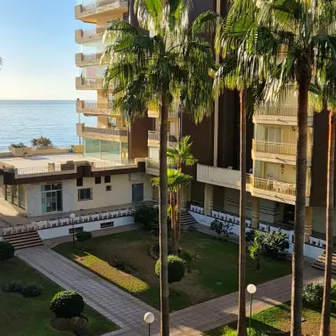 Sale of middle floor apartment in Fuengirola