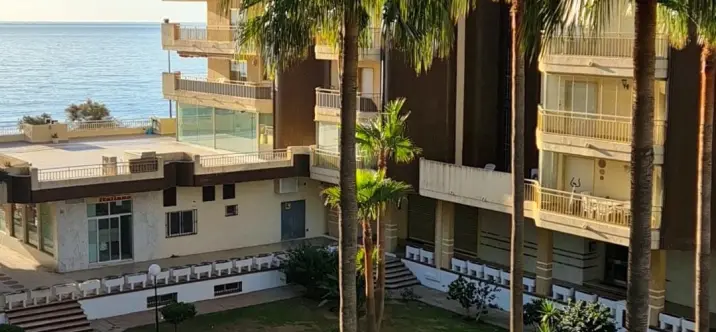 Sale of middle floor apartment in Fuengirola 0