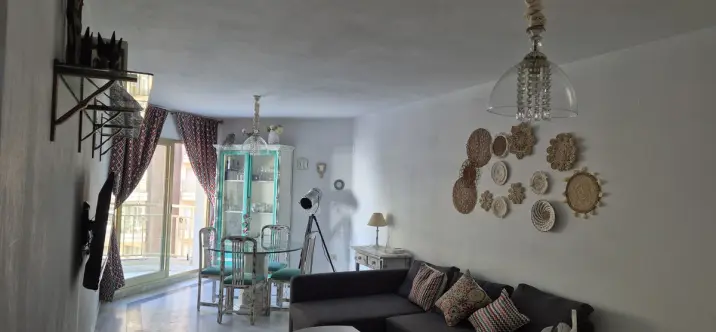 Sale of middle floor apartment in Fuengirola 1