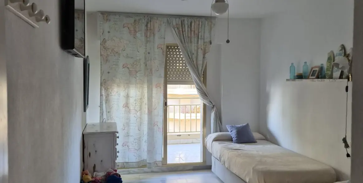 Sale of middle floor apartment in Fuengirola 3
