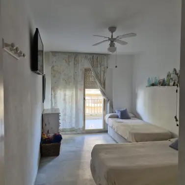 Sale of middle floor apartment in Fuengirola