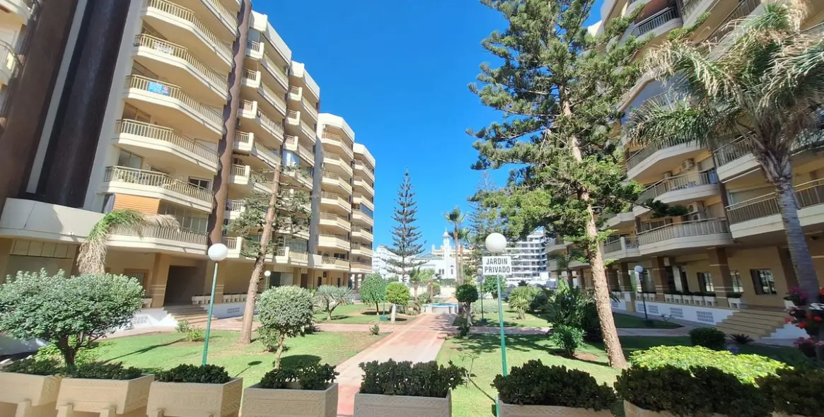 Sale of middle floor apartment in Fuengirola 22
