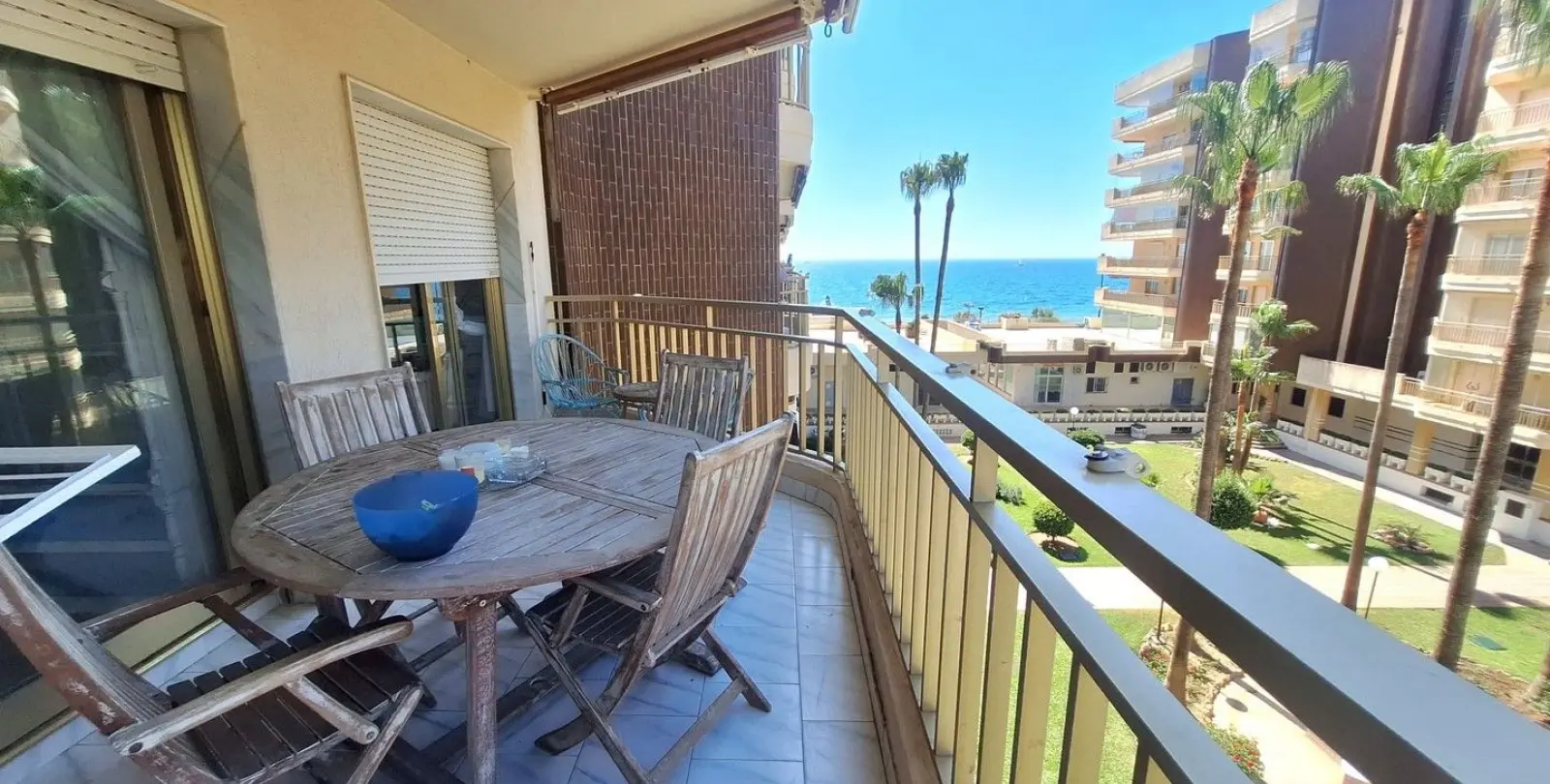 Sale of middle floor apartment in Fuengirola 2