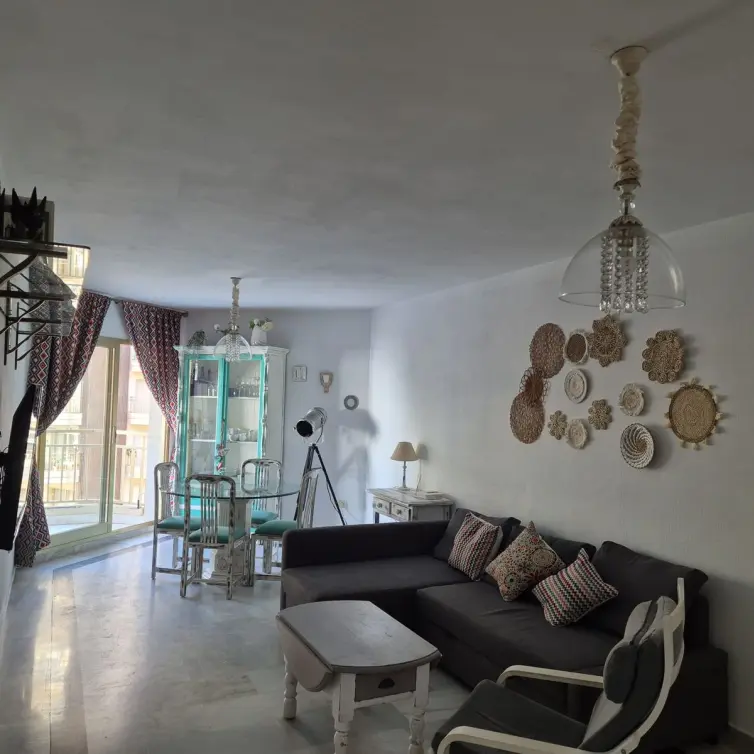 Sale of middle floor apartment in Fuengirola