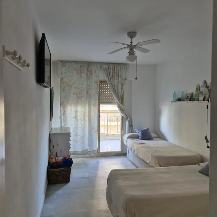 Sale of middle floor apartment in Fuengirola